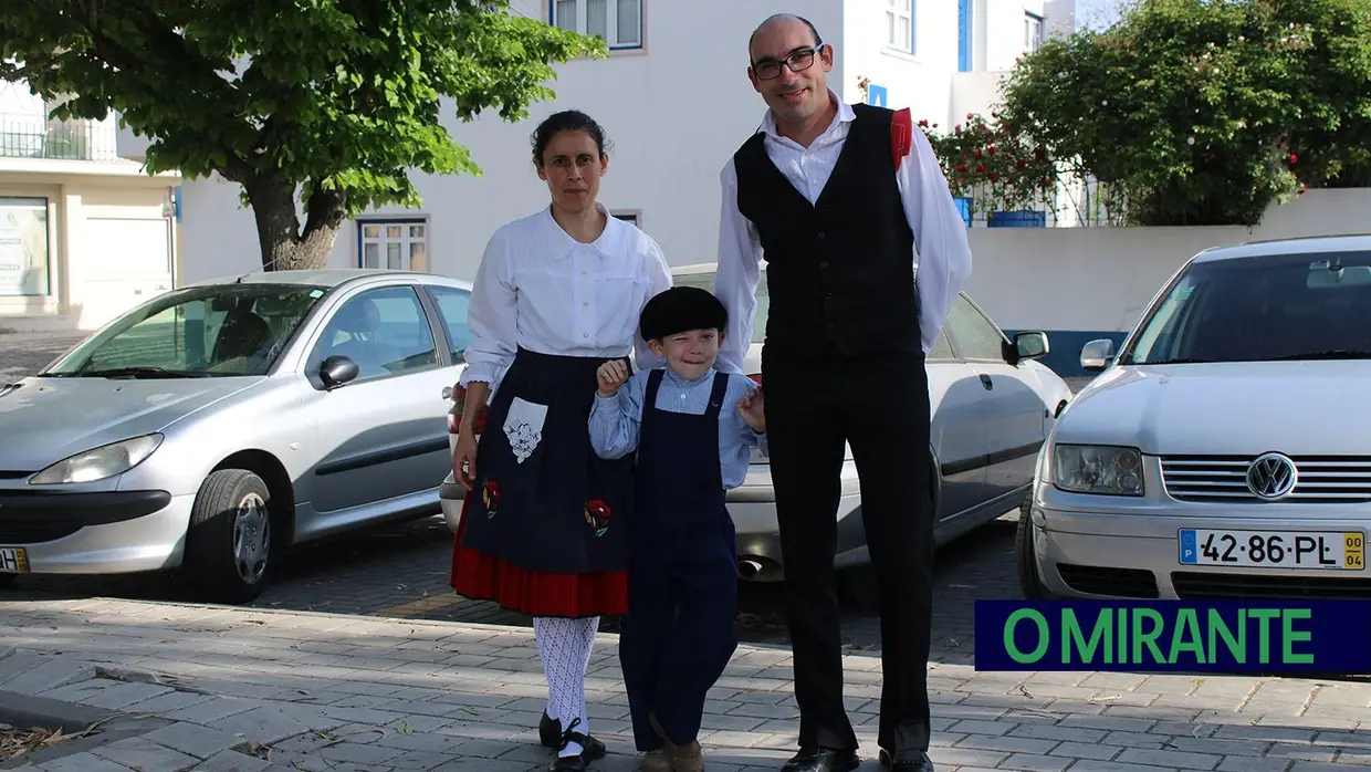 Desfile de campinos e ranchos folclóricos pelas ruas do Cartaxo