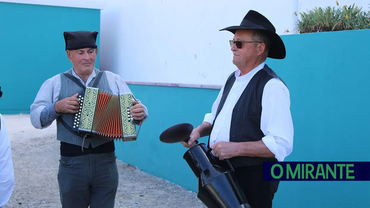 Desfile de campinos e ranchos folclóricos pelas ruas do Cartaxo