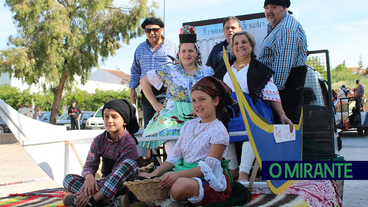 Desfile de campinos e ranchos folclóricos pelas ruas do Cartaxo