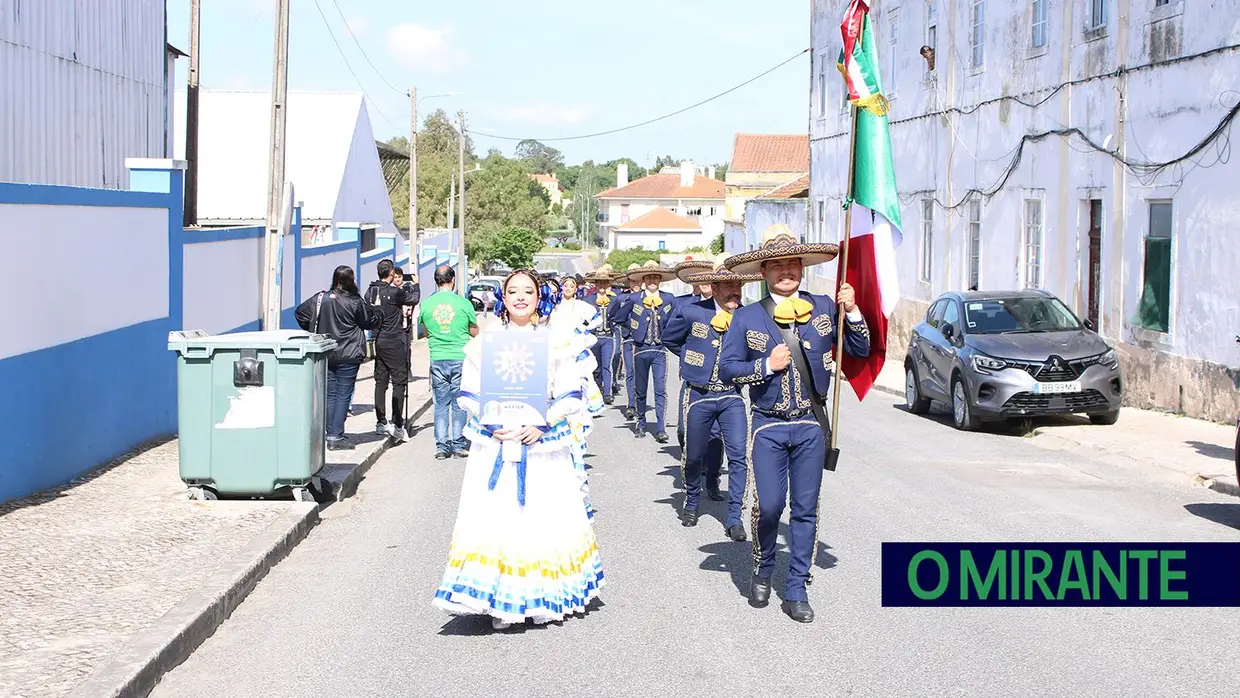 Desfile de campinos e ranchos folclóricos pelas ruas do Cartaxo