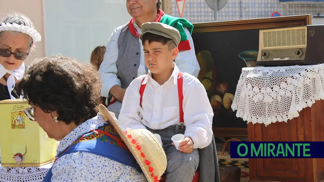 Desfile de campinos e ranchos folclóricos pelas ruas do Cartaxo