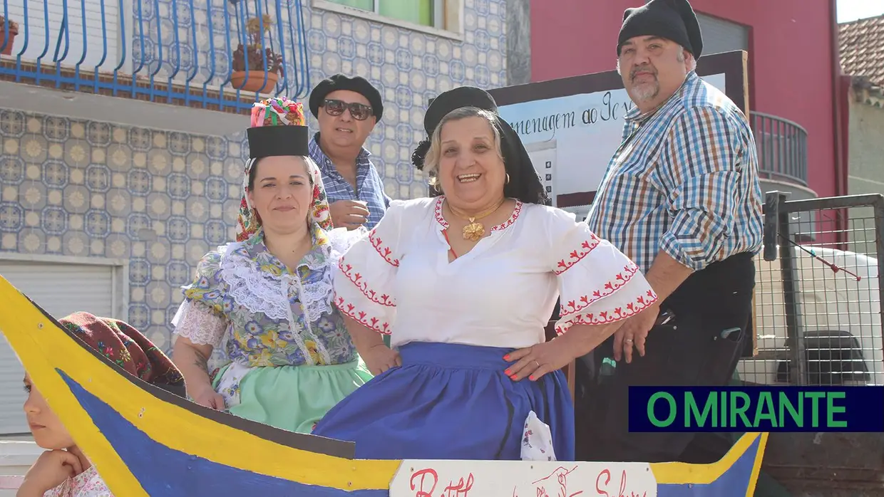 Desfile de campinos e ranchos folclóricos pelas ruas do Cartaxo