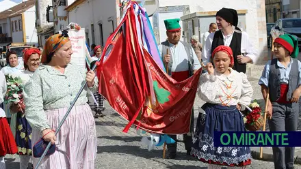 Desfile de campinos e ranchos folclóricos pelas ruas do Cartaxo