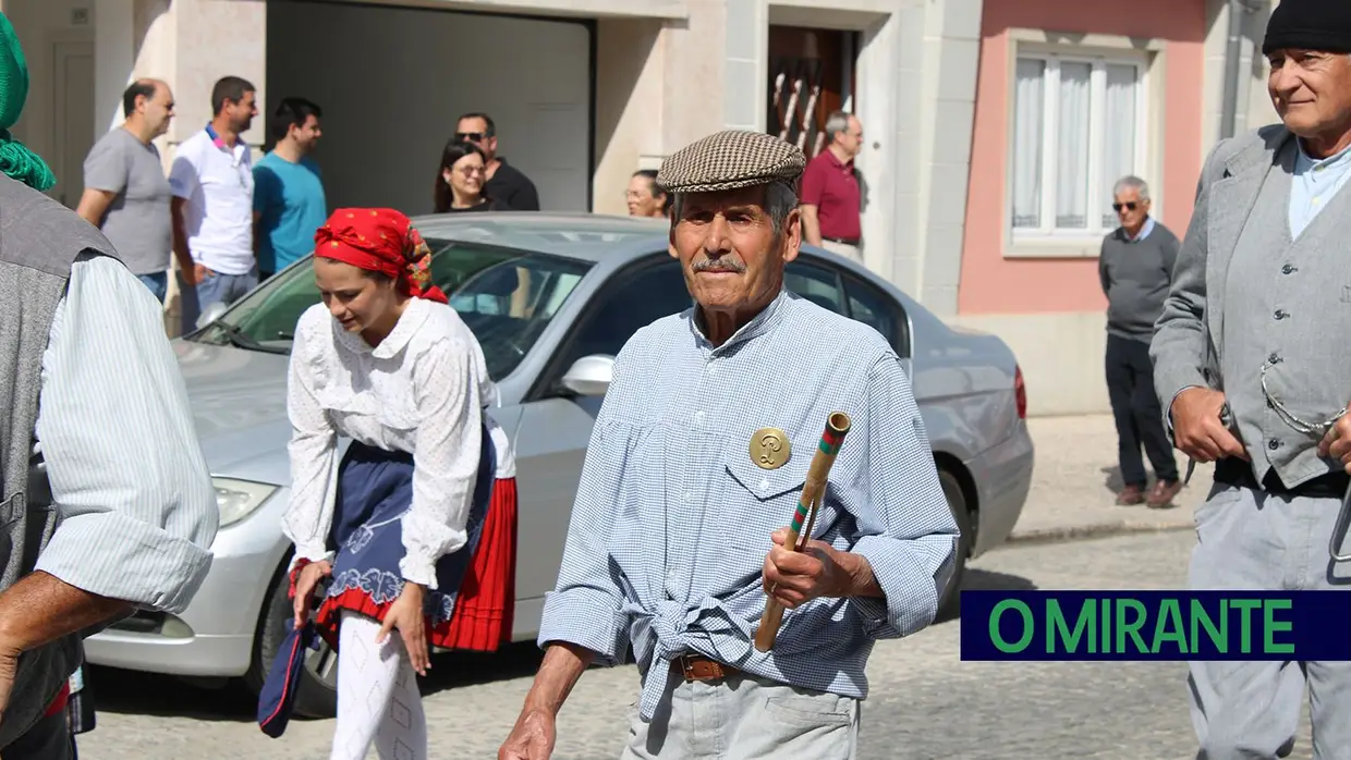 Desfile de campinos e ranchos folclóricos pelas ruas do Cartaxo