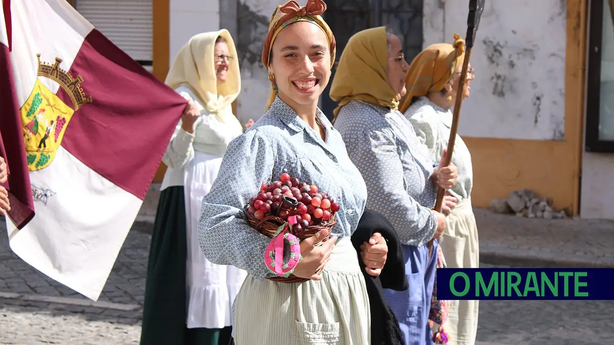 Desfile de campinos e ranchos folclóricos pelas ruas do Cartaxo