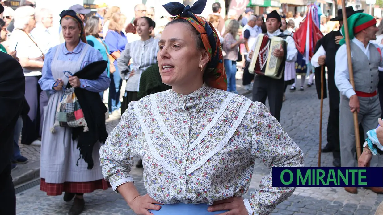 Desfile de campinos e ranchos folclóricos pelas ruas do Cartaxo