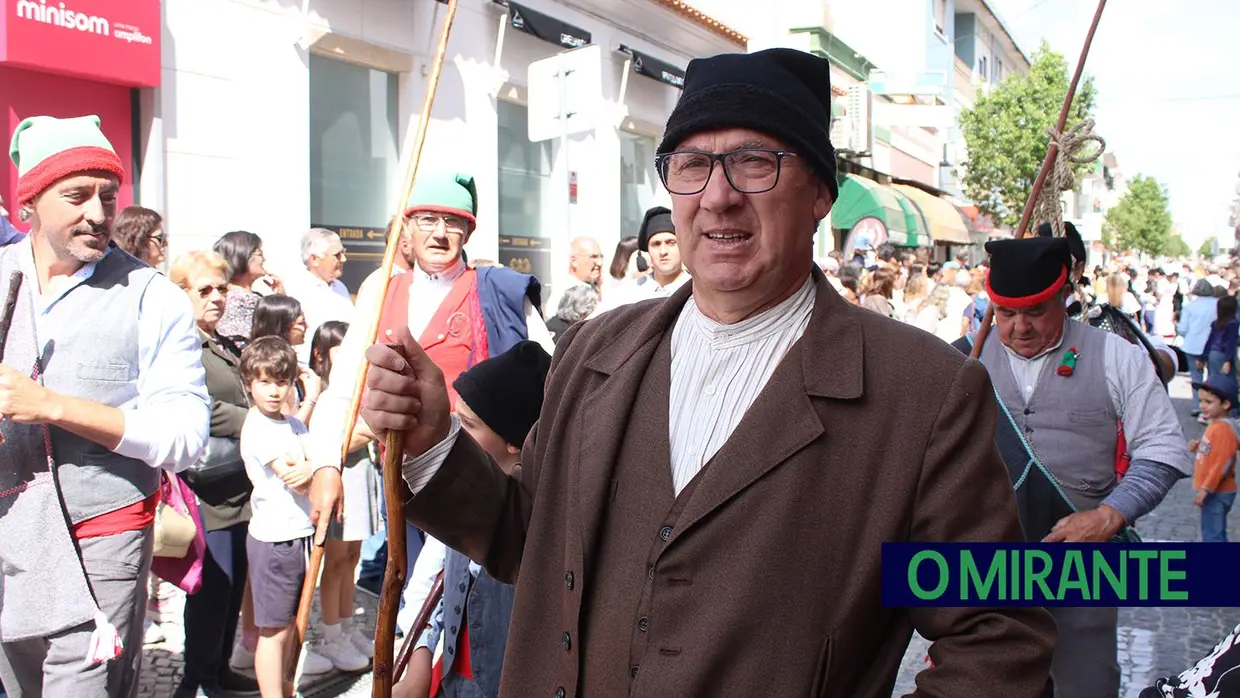 Desfile de campinos e ranchos folclóricos pelas ruas do Cartaxo