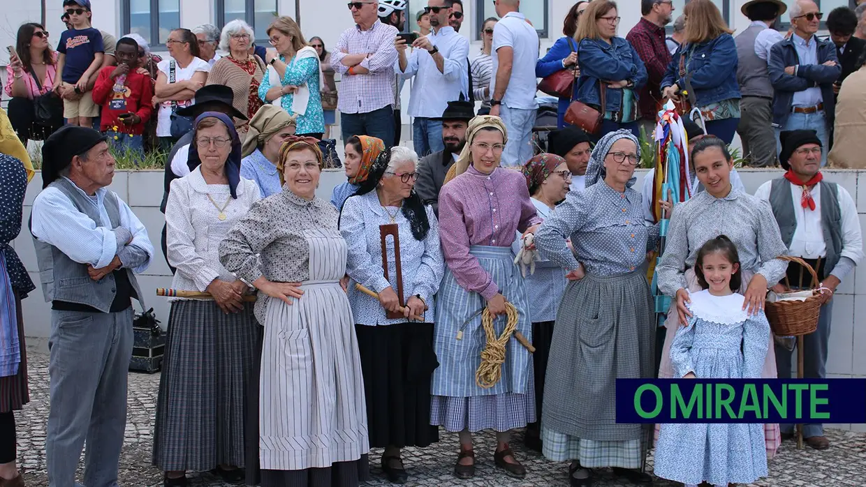 Desfile de campinos e ranchos folclóricos pelas ruas do Cartaxo