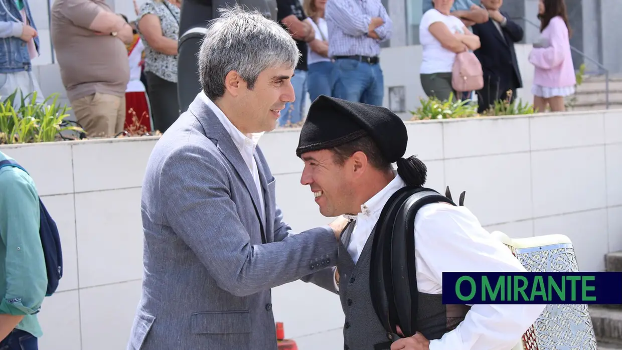 Desfile de campinos e ranchos folclóricos pelas ruas do Cartaxo