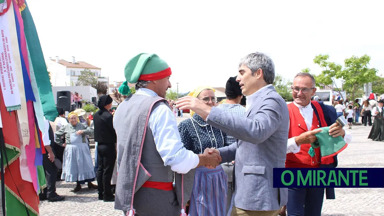 Desfile de campinos e ranchos folclóricos pelas ruas do Cartaxo
