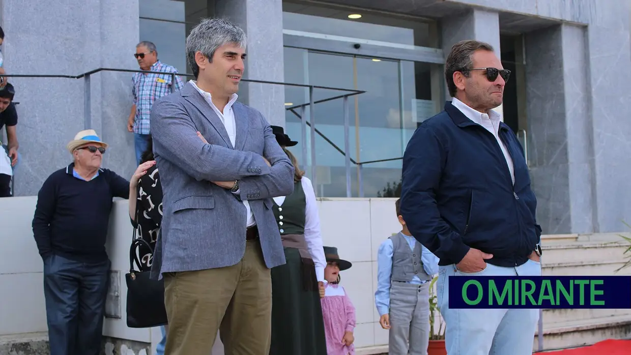 Desfile de campinos e ranchos folclóricos pelas ruas do Cartaxo