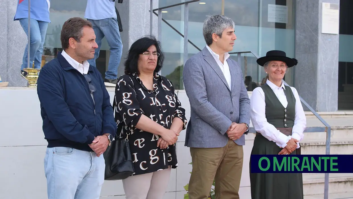 Desfile de campinos e ranchos folclóricos pelas ruas do Cartaxo