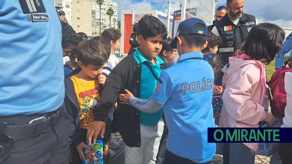 PSP leva alunos a simular entrada de claques no estádio do FC Alverca
