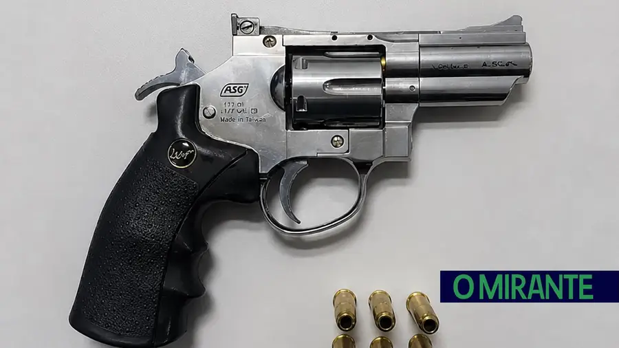 PSP apreende arma de alarme e munições no Forte da Casa