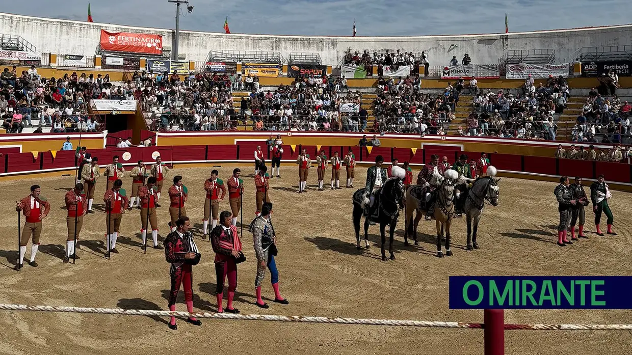Corrida de toiro encheu praça do Cartaxo