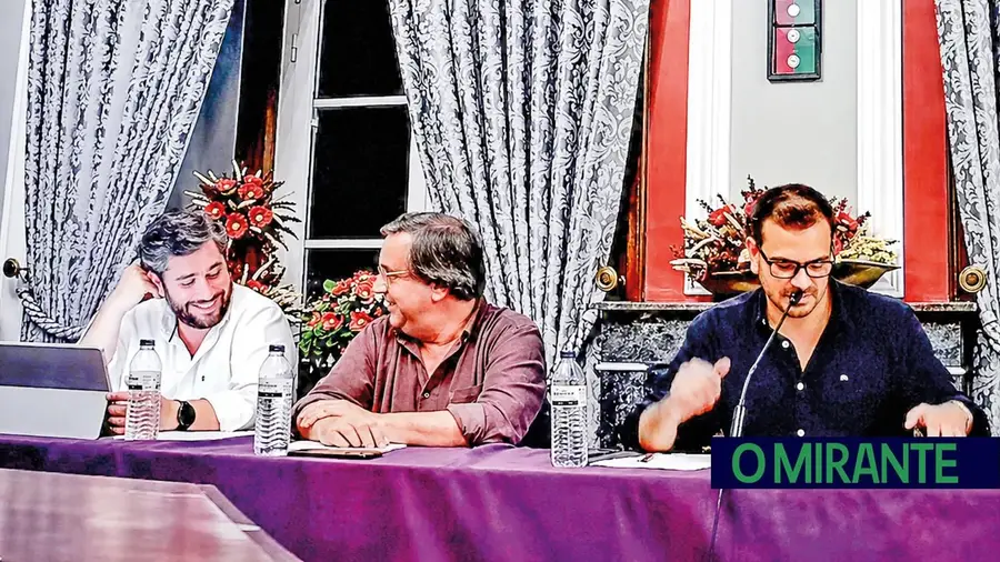 Vereadores da Chamusca confundem assembleia com recreio