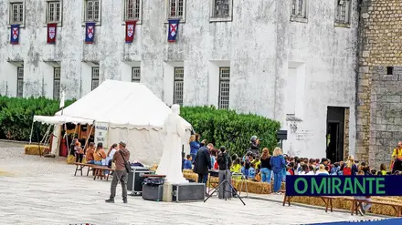 Não é degradação é enquadramento medieval!