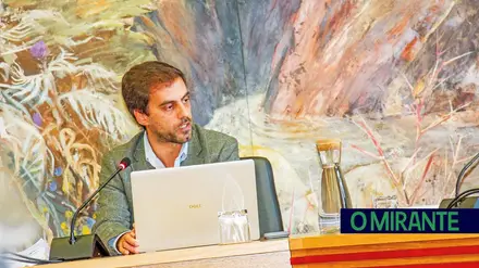 Francisco Dinis passa a tempo inteiro e Elvira Sequeira perde Urbanismo na Câmara de Torres Novas
