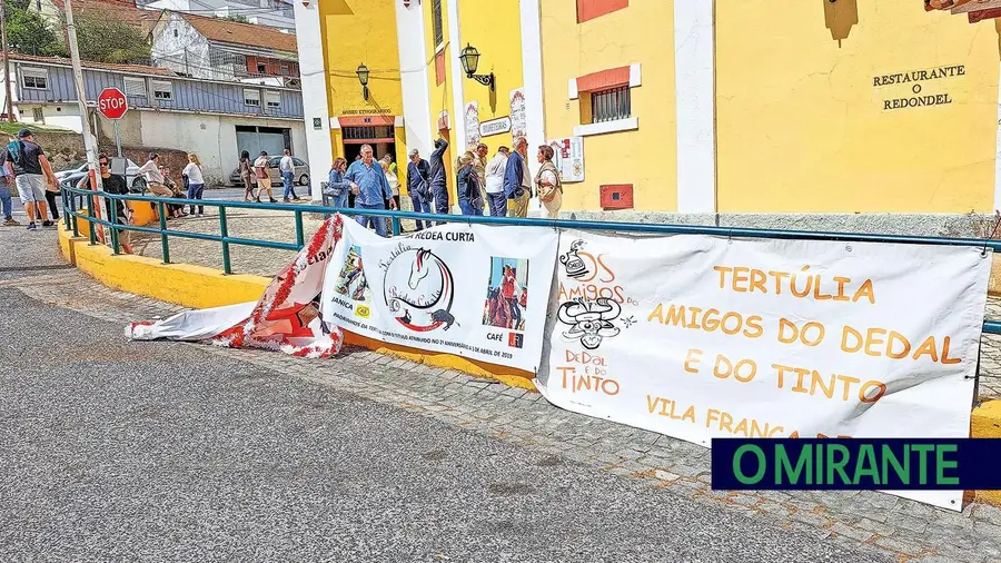 PSP gravemente ferido à pedrada e à pancada na Feira das Tertúlias em VFX