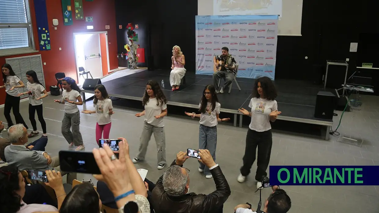 Escola da Póvoa de Santa Iria distinguida em projecto artístico anti-bullying