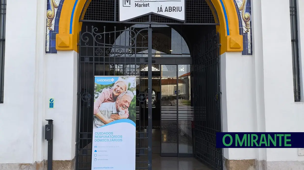 Exposição “Quando as Mulheres Dormem” aberta ao público no Mercado Municipal de Santarém