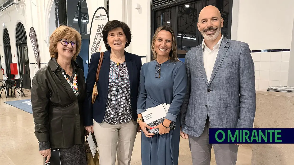 Exposição “Quando as Mulheres Dormem” aberta ao público no Mercado Municipal de Santarém