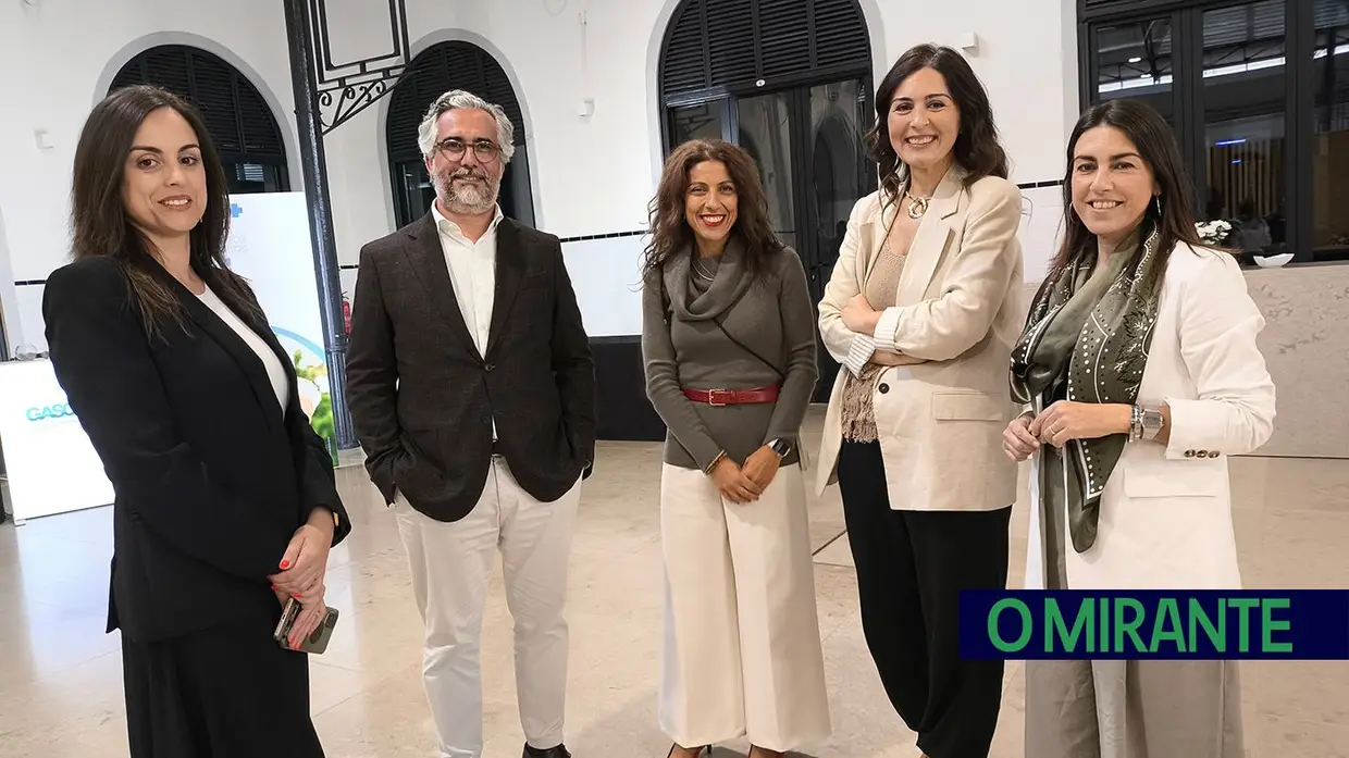 Exposição “Quando as Mulheres Dormem” aberta ao público no Mercado Municipal de Santarém