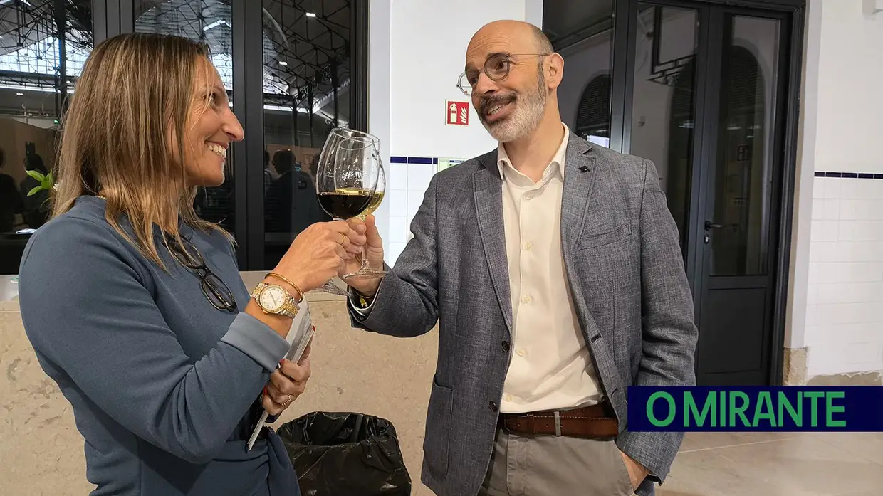 Exposição “Quando as Mulheres Dormem” aberta ao público no Mercado Municipal de Santarém