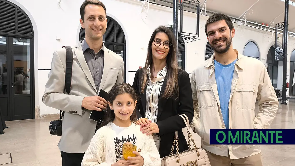 Exposição “Quando as Mulheres Dormem” aberta ao público no Mercado Municipal de Santarém