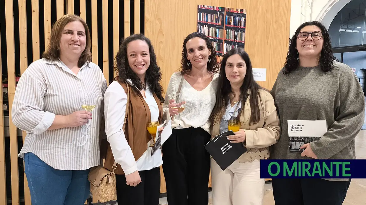 Exposição “Quando as Mulheres Dormem” aberta ao público no Mercado Municipal de Santarém