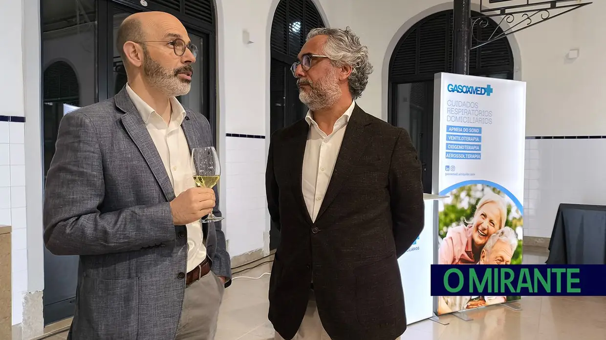 Exposição “Quando as Mulheres Dormem” aberta ao público no Mercado Municipal de Santarém
