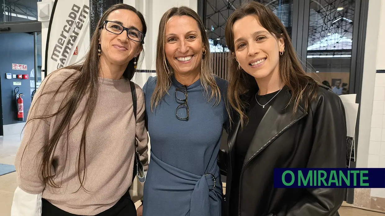 Exposição “Quando as Mulheres Dormem” aberta ao público no Mercado Municipal de Santarém