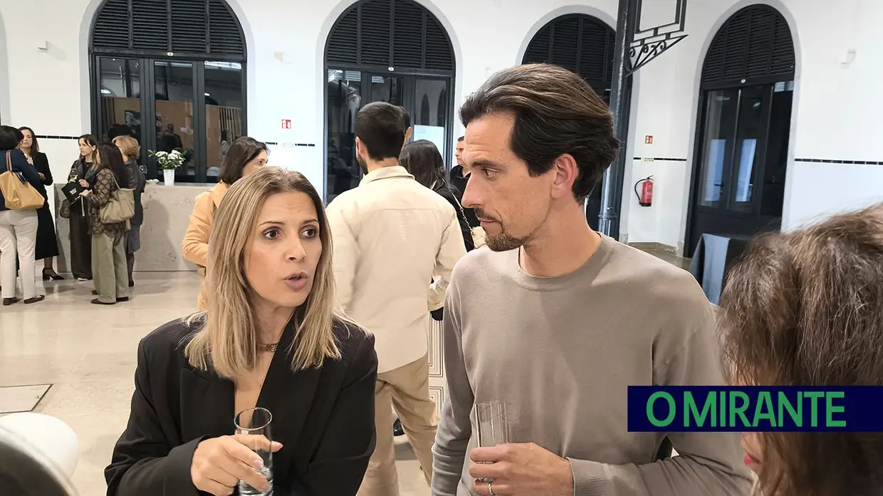 Exposição “Quando as Mulheres Dormem” aberta ao público no Mercado Municipal de Santarém