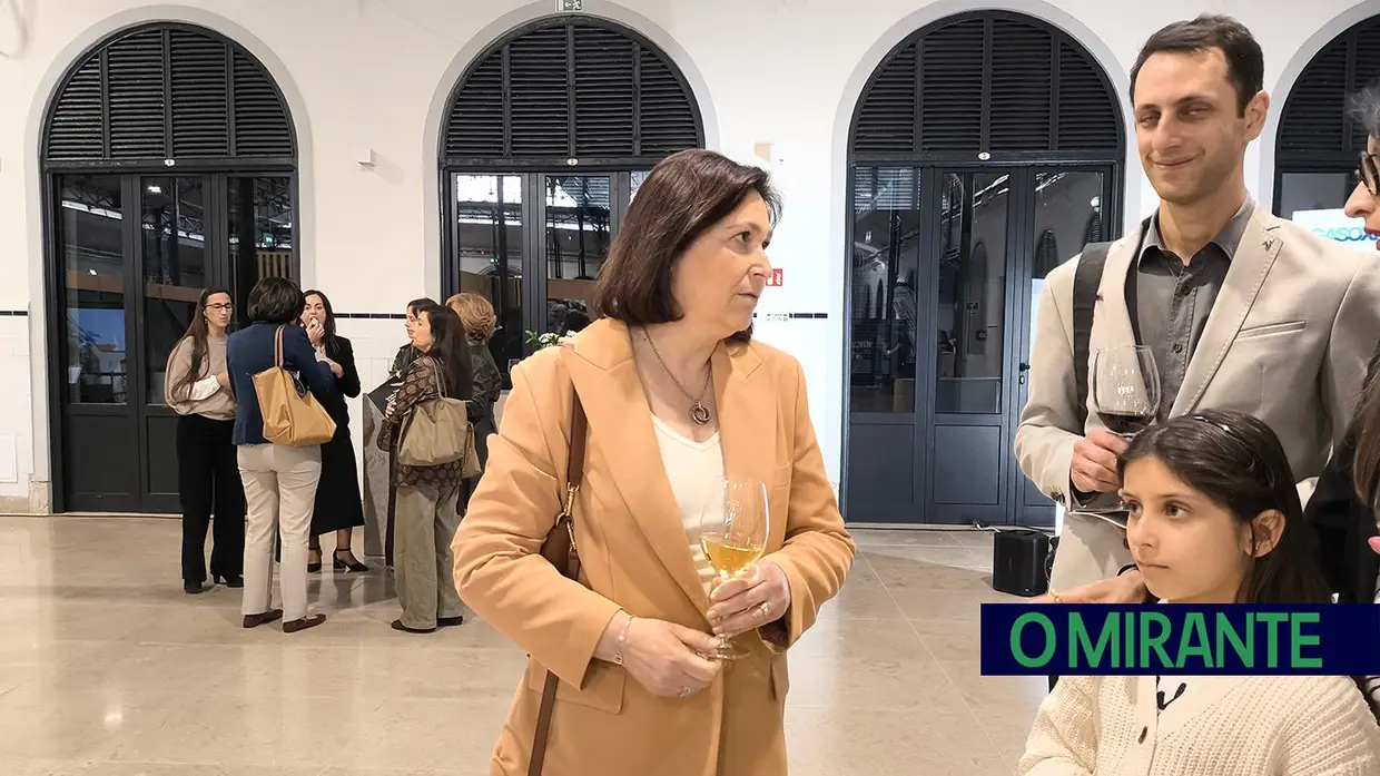 Exposição “Quando as Mulheres Dormem” aberta ao público no Mercado Municipal de Santarém