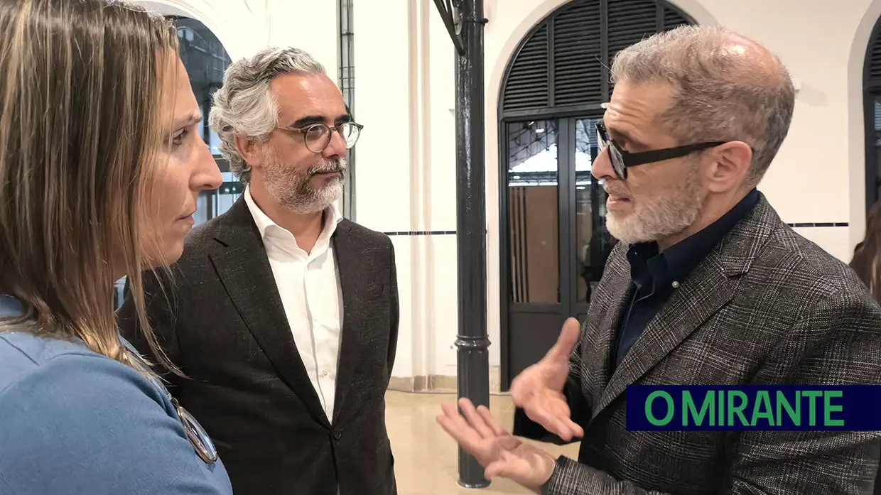 Exposição “Quando as Mulheres Dormem” aberta ao público no Mercado Municipal de Santarém
