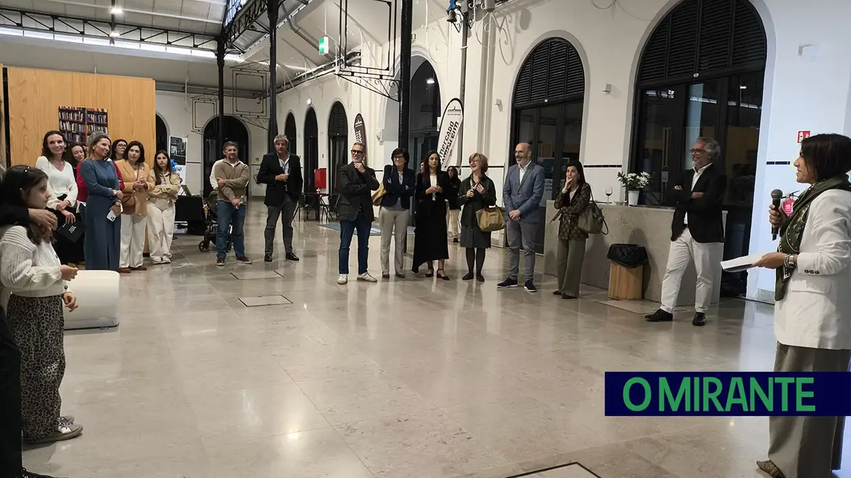 Exposição “Quando as Mulheres Dormem” aberta ao público no Mercado Municipal de Santarém