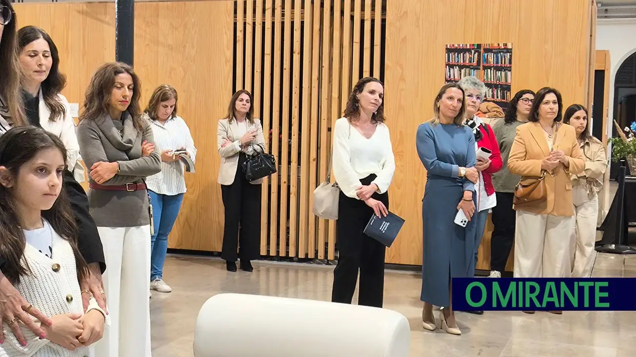 Exposição “Quando as Mulheres Dormem” aberta ao público no Mercado Municipal de Santarém