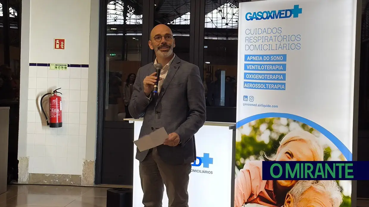 Exposição “Quando as Mulheres Dormem” aberta ao público no Mercado Municipal de Santarém