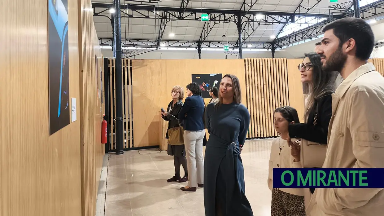 Exposição “Quando as Mulheres Dormem” aberta ao público no Mercado Municipal de Santarém