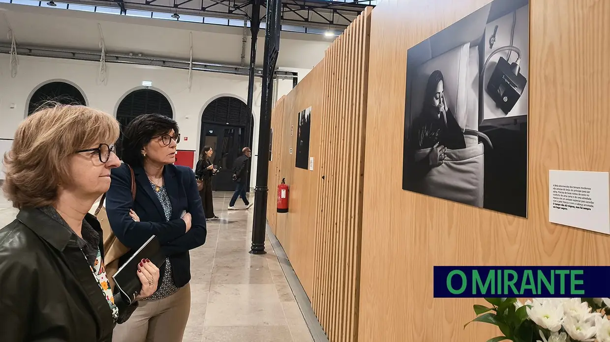 Exposição “Quando as Mulheres Dormem” aberta ao público no Mercado Municipal de Santarém
