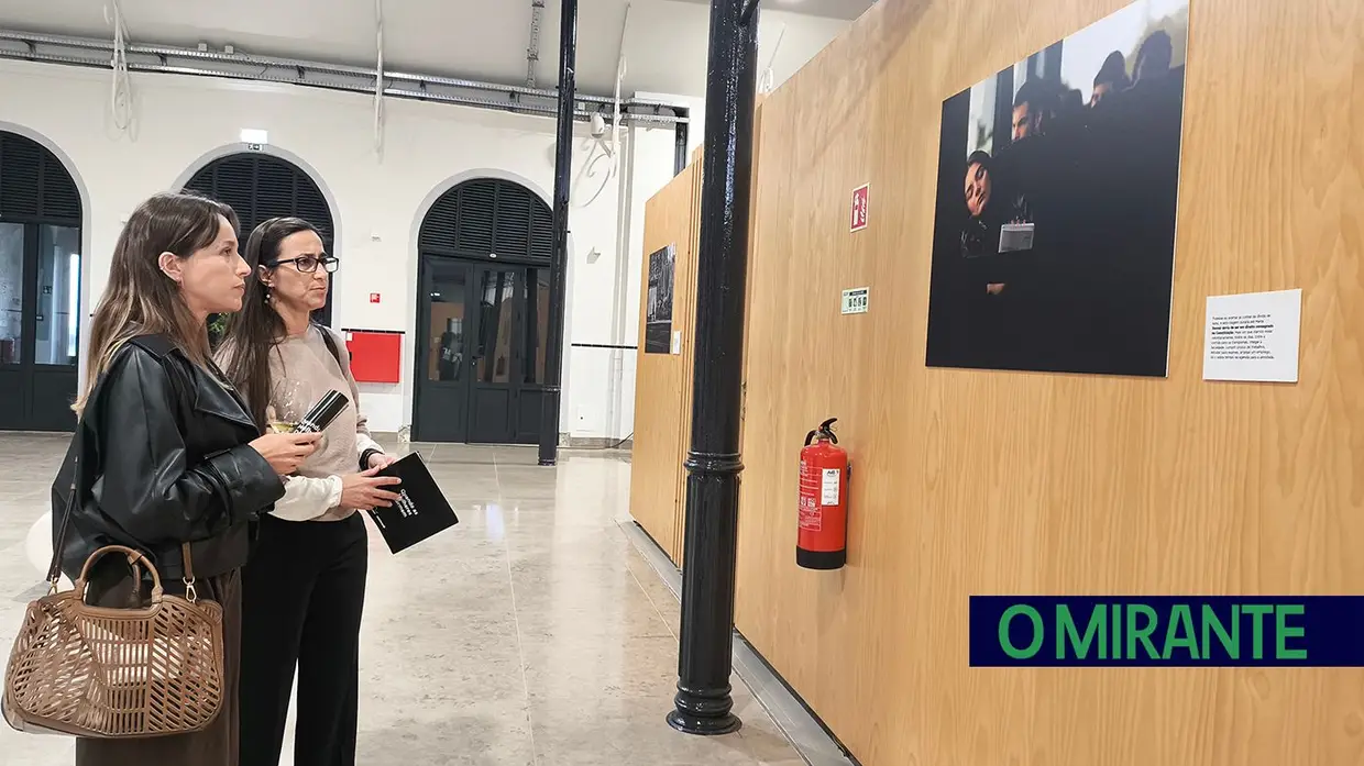 Exposição “Quando as Mulheres Dormem” aberta ao público no Mercado Municipal de Santarém