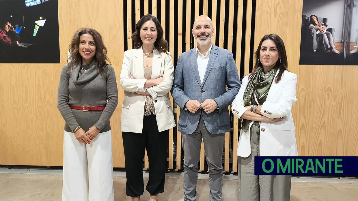 Exposição “Quando as Mulheres Dormem” aberta ao público no Mercado Municipal de Santarém