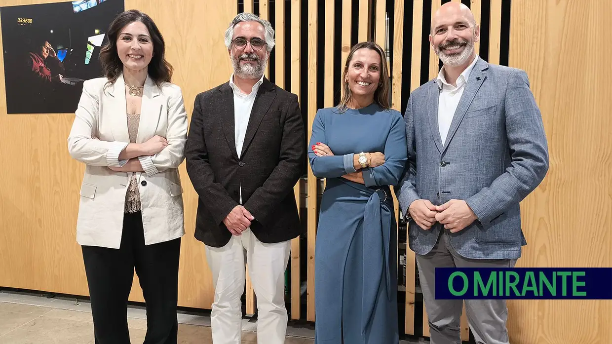 Exposição “Quando as Mulheres Dormem” aberta ao público no Mercado Municipal de Santarém