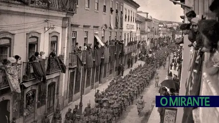 Desfile dos heróis do RI15 da Primeira Guerra Mundial, Tomar, 1919. FOTO - José-Brak Lamy