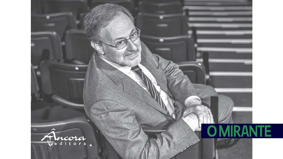 Médico da Casa do Artista apresenta livro em Santarém