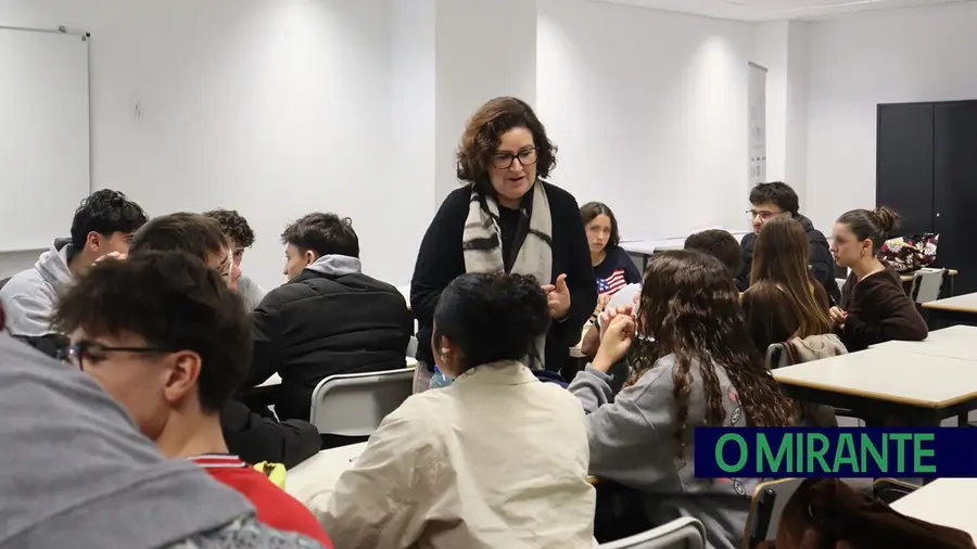 Alunos da Póvoa de Sta. Iria criam exposição sobre desigualdades globais