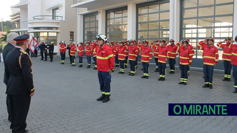 Bombeiros Voluntários de Santarém apresentam livro sobre 155 anos de história
