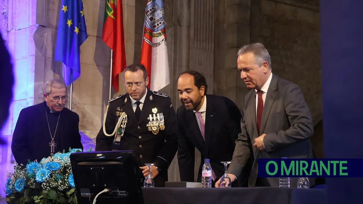 PSP distingue Câmara de Santarém com medalha de ouro por cooperação na segurança pública