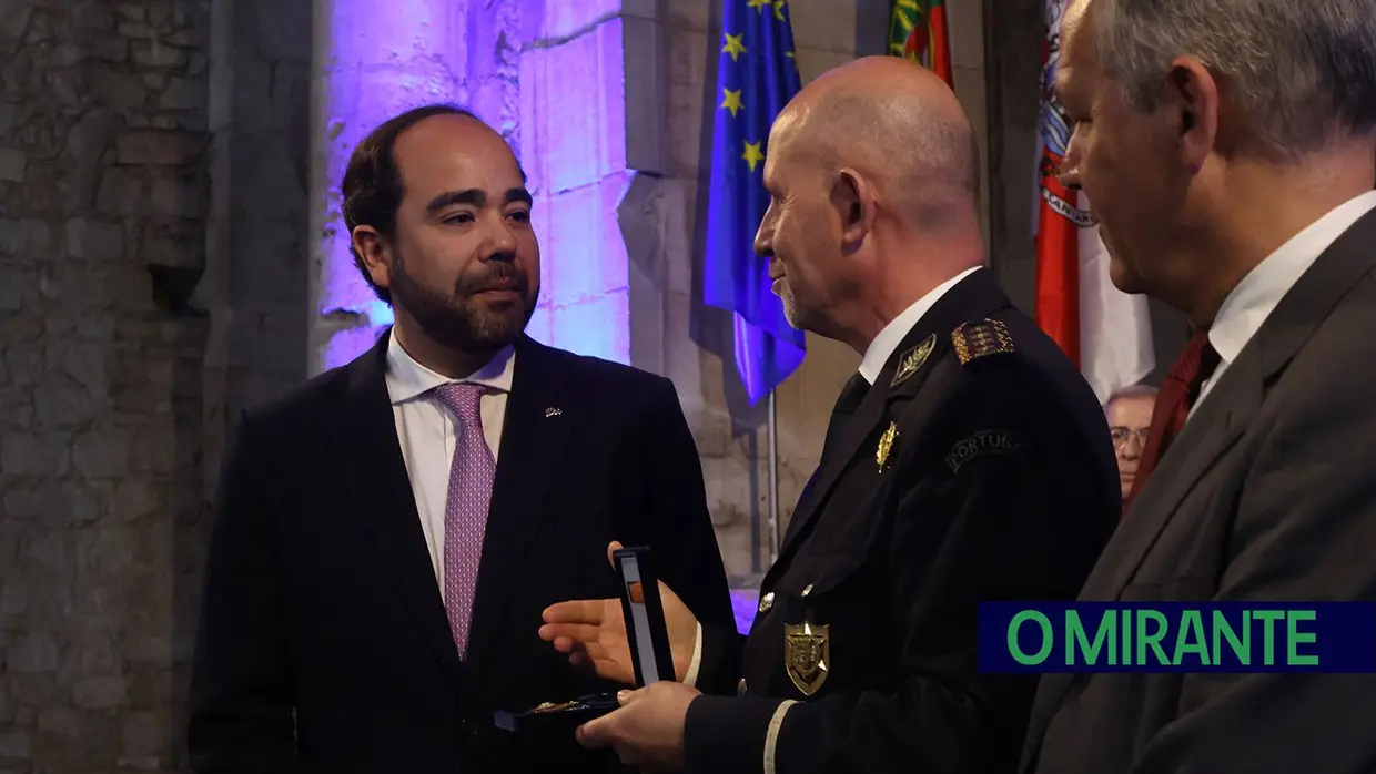 PSP distingue Câmara de Santarém com medalha de ouro por cooperação na segurança pública