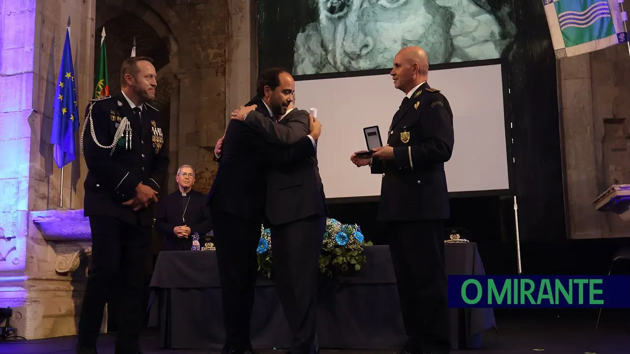 PSP distingue Câmara de Santarém com medalha de ouro por cooperação na segurança pública